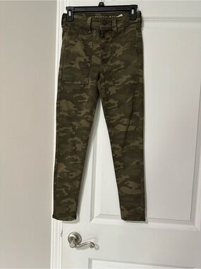 American Eagle Outfitters Olive Green Camo Pants